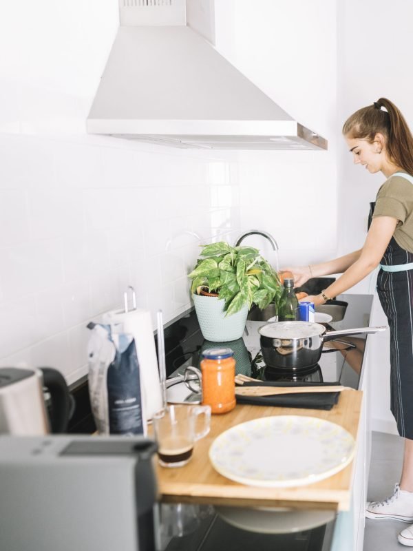 smiling-woman-washing-red-tomatoes-sink smiling-woman-washing-red-tomatoes-sink